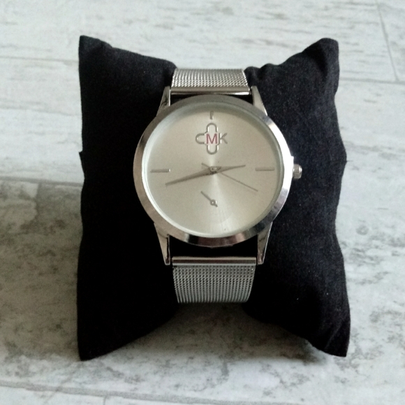 NEW WOMAN'S SILVER STAINLESS STEEL MESH WATCH - Picture 2 of 8